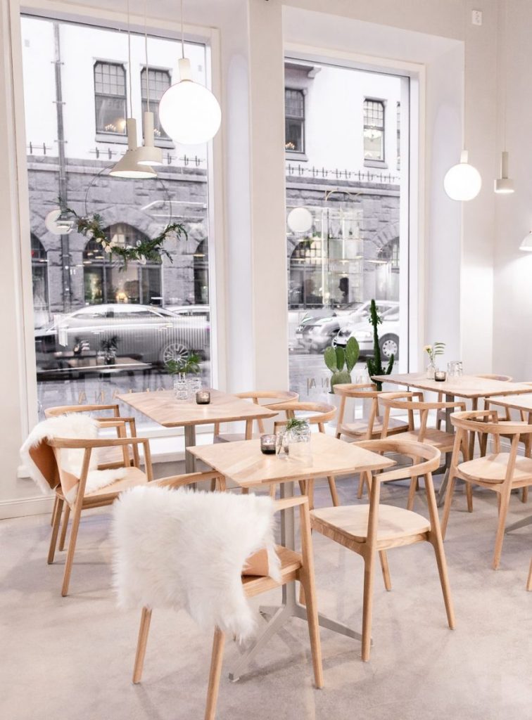 CafeFontana: Cafe Instagrammable dengan Interior Elegan & Modern